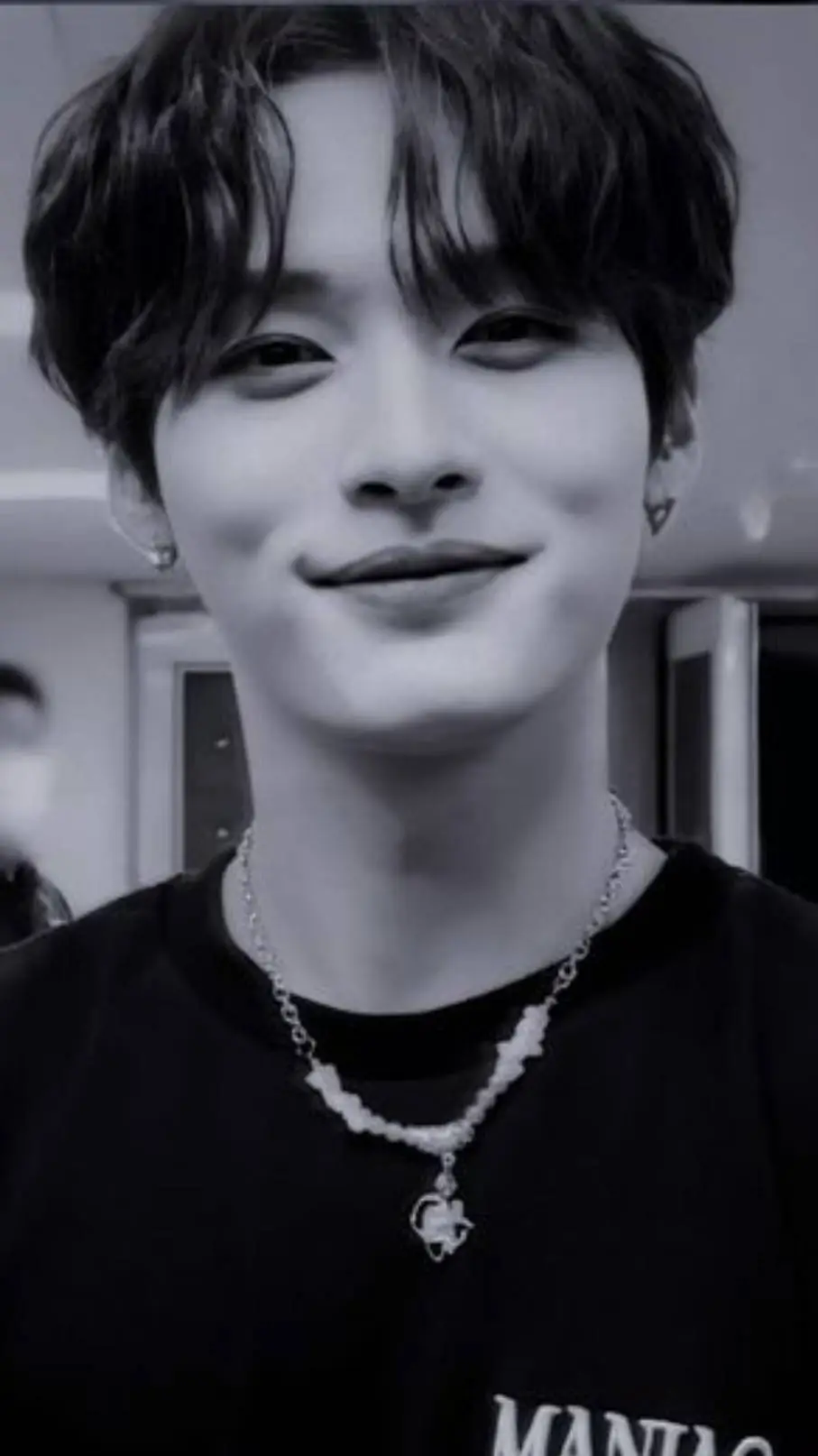 ai character: ℒℯℯ ℳ𝒾𝓃𝒽ℴ background