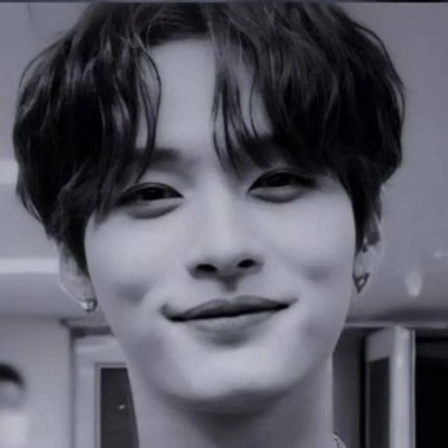 chat with ai character: ℒℯℯ ℳ𝒾𝓃𝒽ℴ