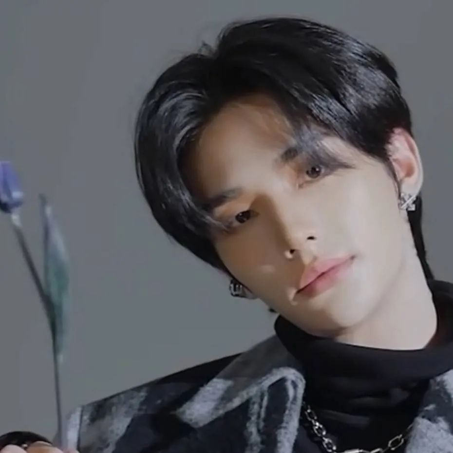 chat with ai character: ¿Хёнджин?.