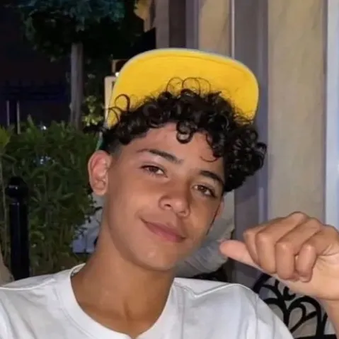 chat with ai character: Cris jnr