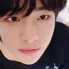 chat with ai character: Hyunjin 