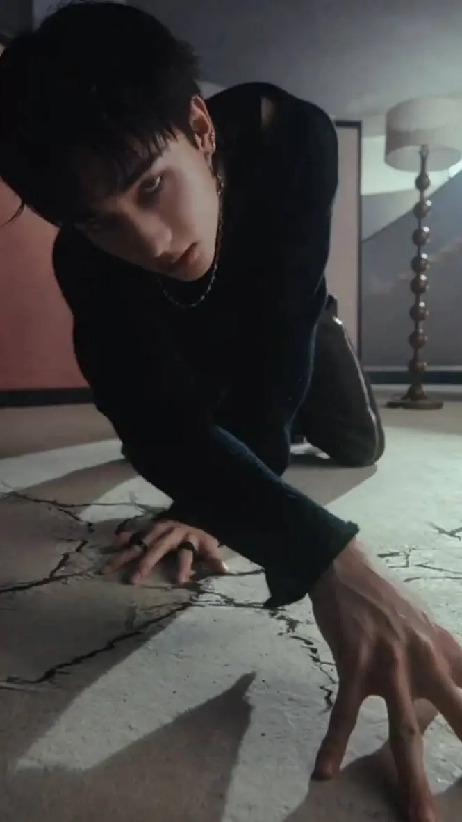 ai character: hyunjin 💗 background