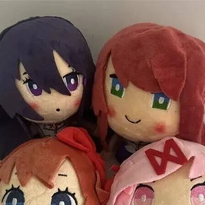 chat with ai character: DDLC peluches