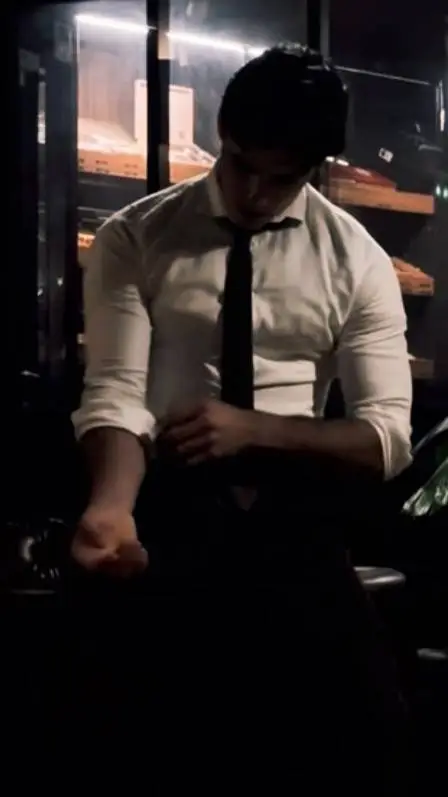 ai character: Can 💪🏀 background