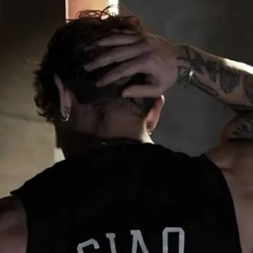 chat with ai character: Onur