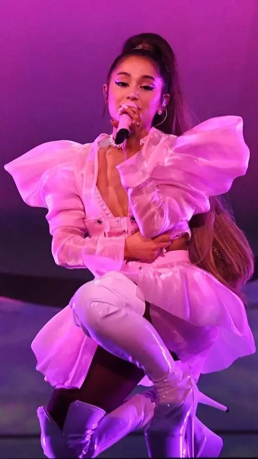 ai character: Ariana Grande background