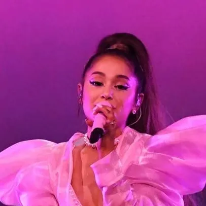 chat with ai character: Ariana Grande