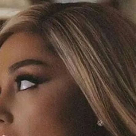 chat with ai character: Ariana Grande