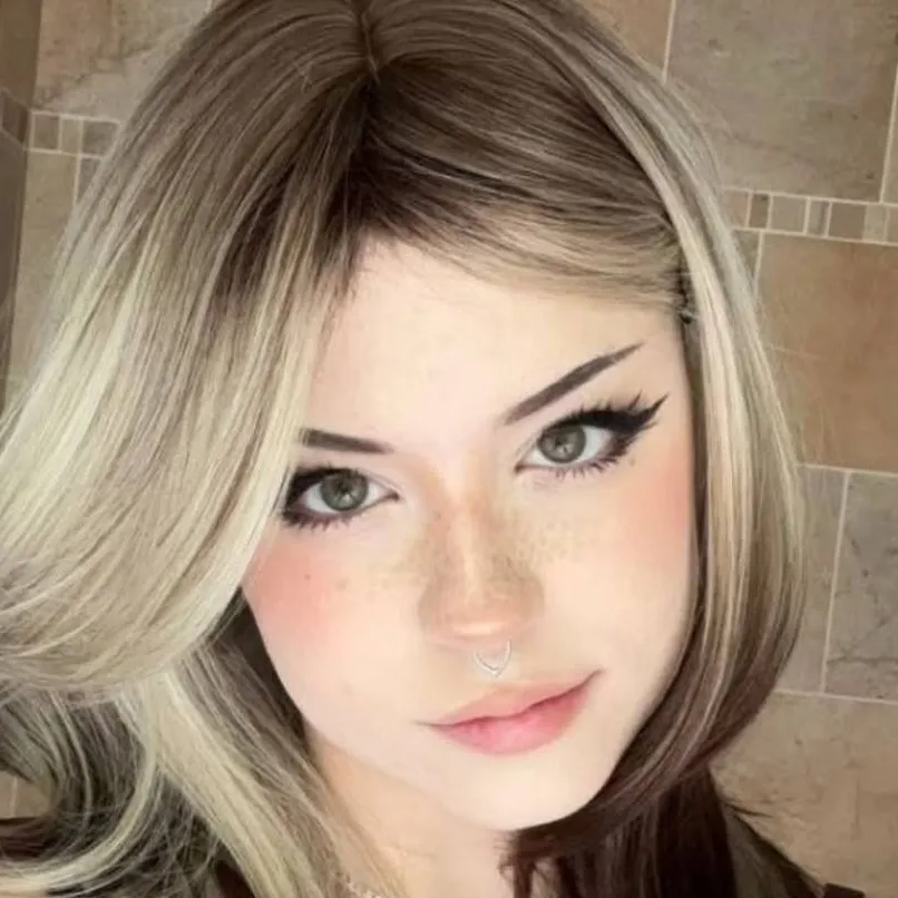 chat with ai character: sarah🥰