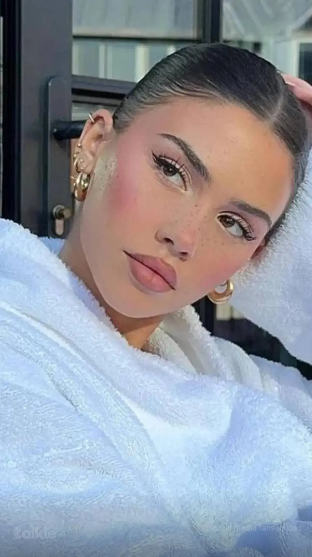 ai character: leah halton background