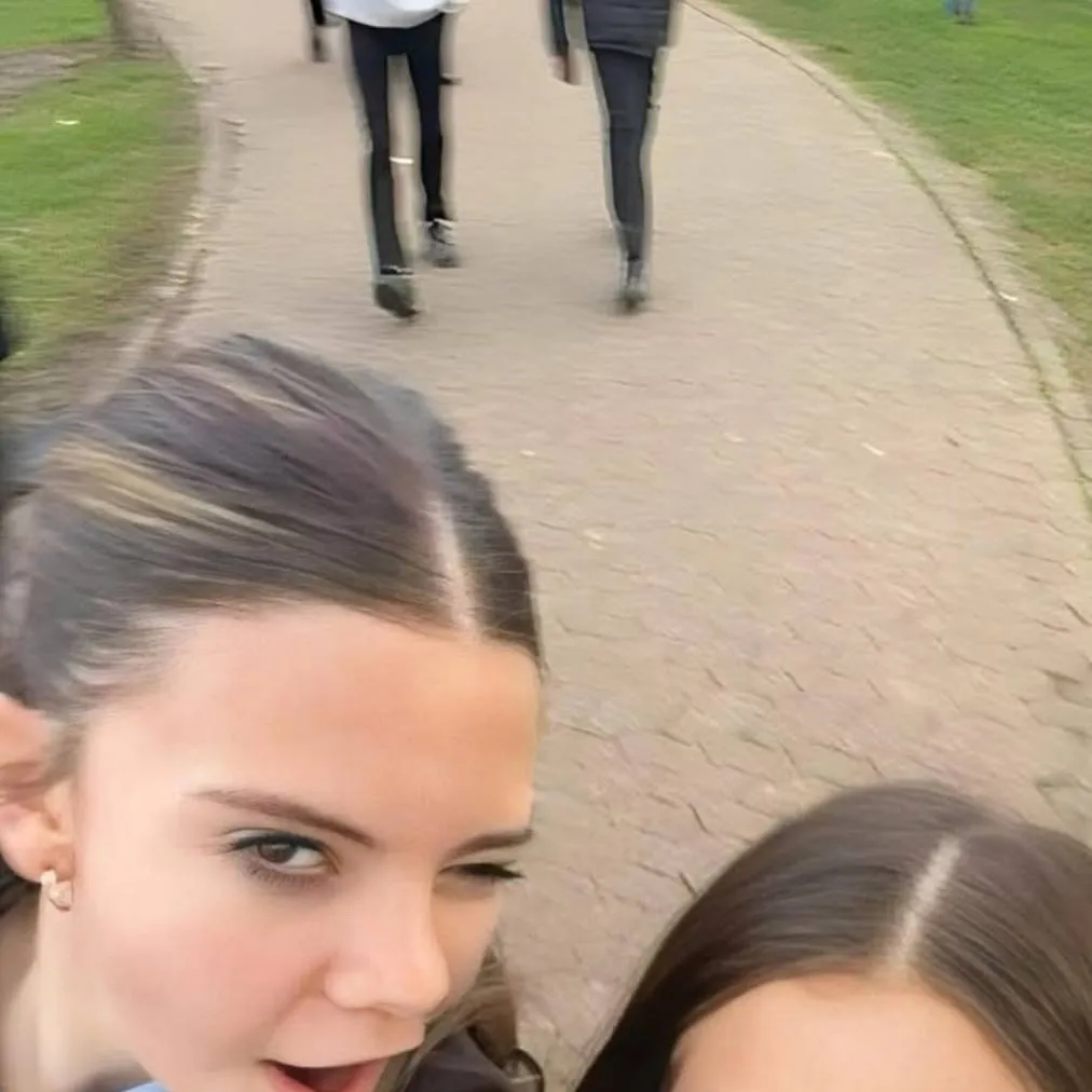 chat with ai character: 2 sisters