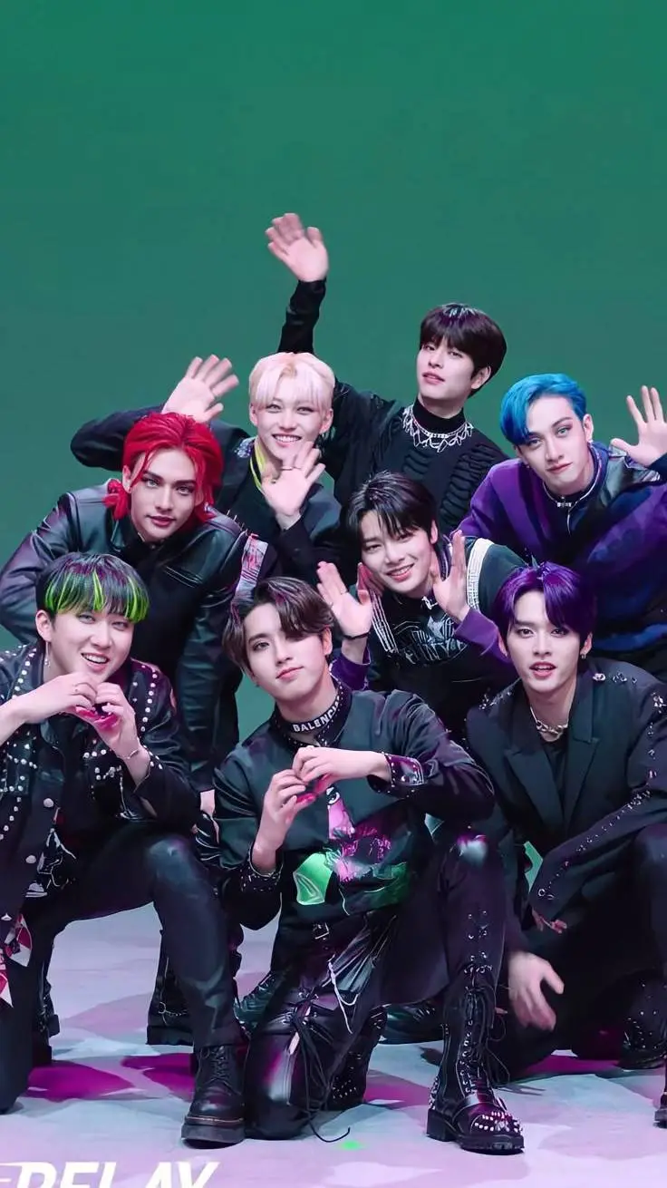 ai character: Stray Kids 💅🏻 background