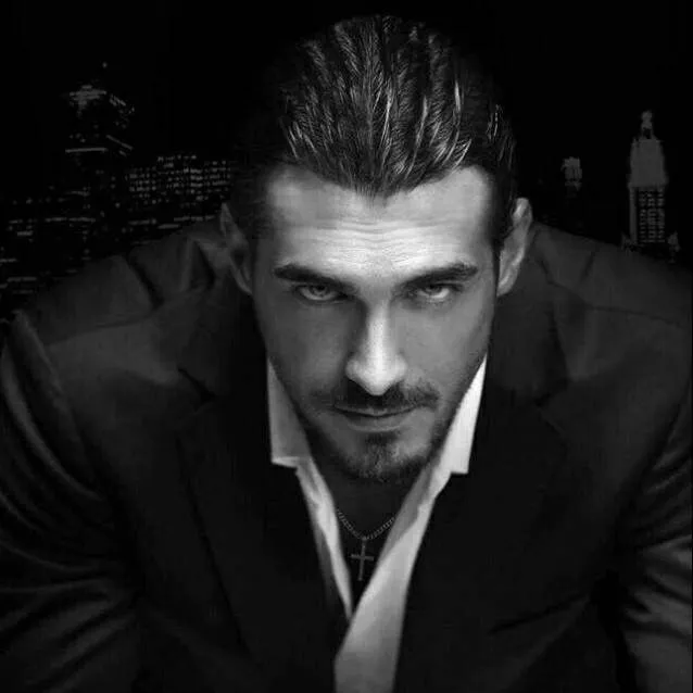 chat with ai character: Zander