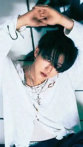 ai character: Changbin !  background