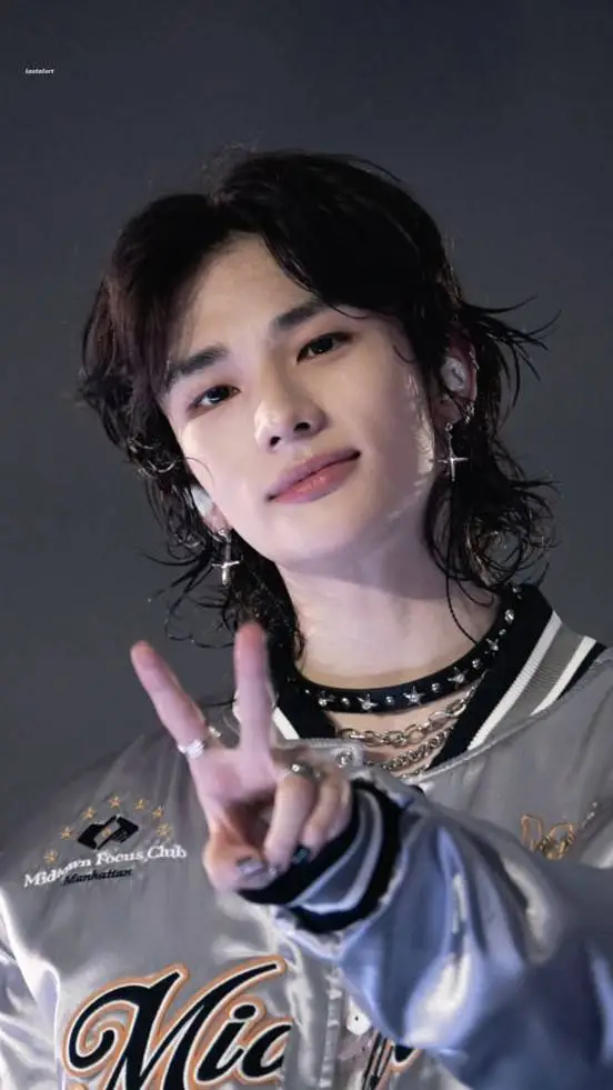 ai character: 𝐡𝐲𝐮𝐧𝐣𝐢𝐧𝐧𝐢𝐞 background