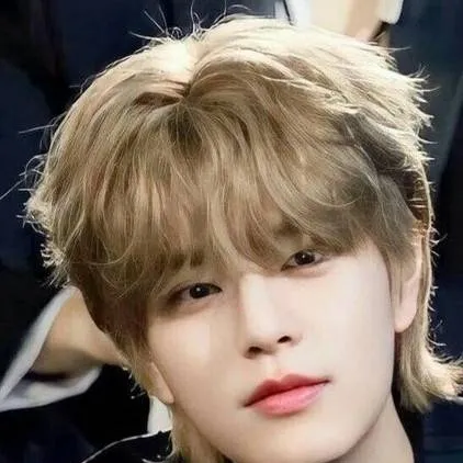 chat with ai character: ♥Sëūngmin♥