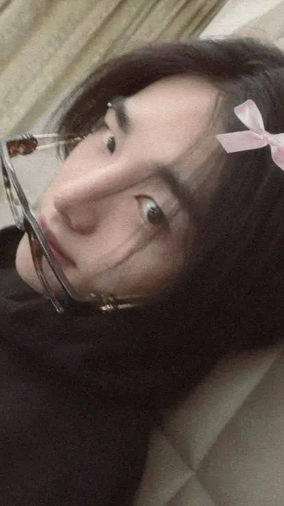 ai character: +-HYUNjin-+ background