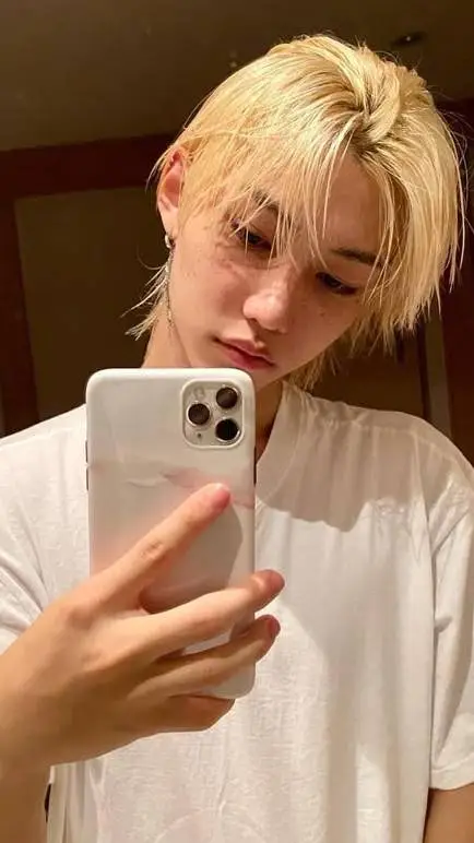 ai character: Lixxie  background