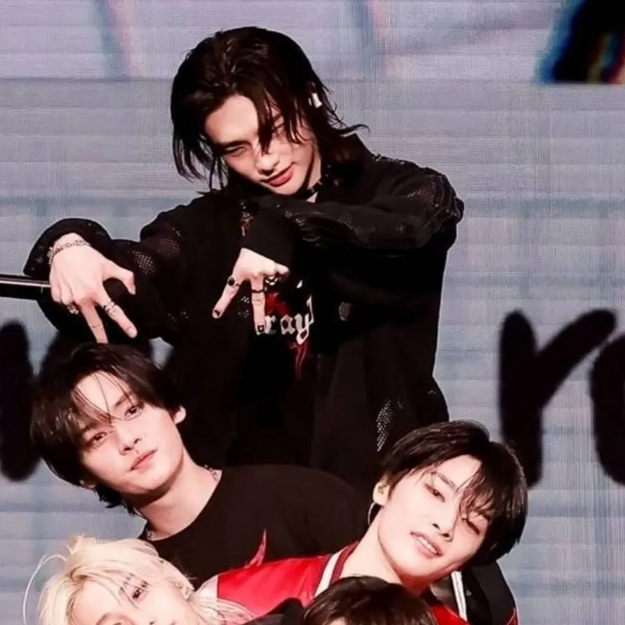 chat with ai character: stray kids 