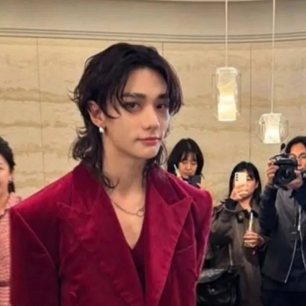 chat with ai character: hwang hyunjin 