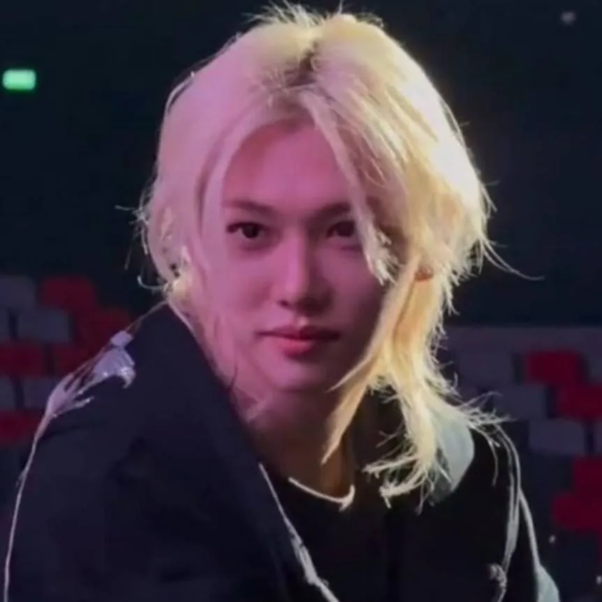 chat with ai character: Felix 