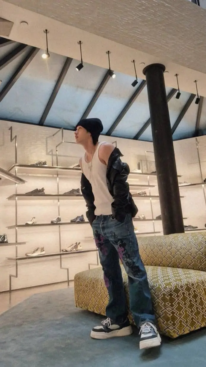 ai character: bangchan  background