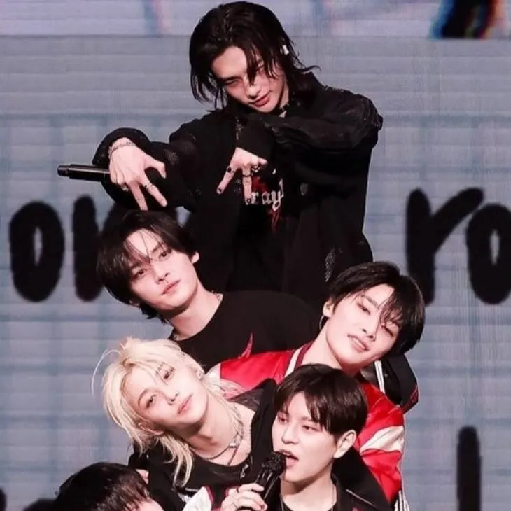 chat with ai character: skz 