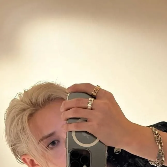 chat with ai character: bangchan 