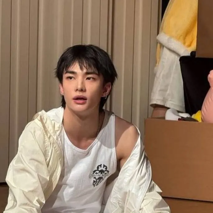 chat with ai character: stray kids 