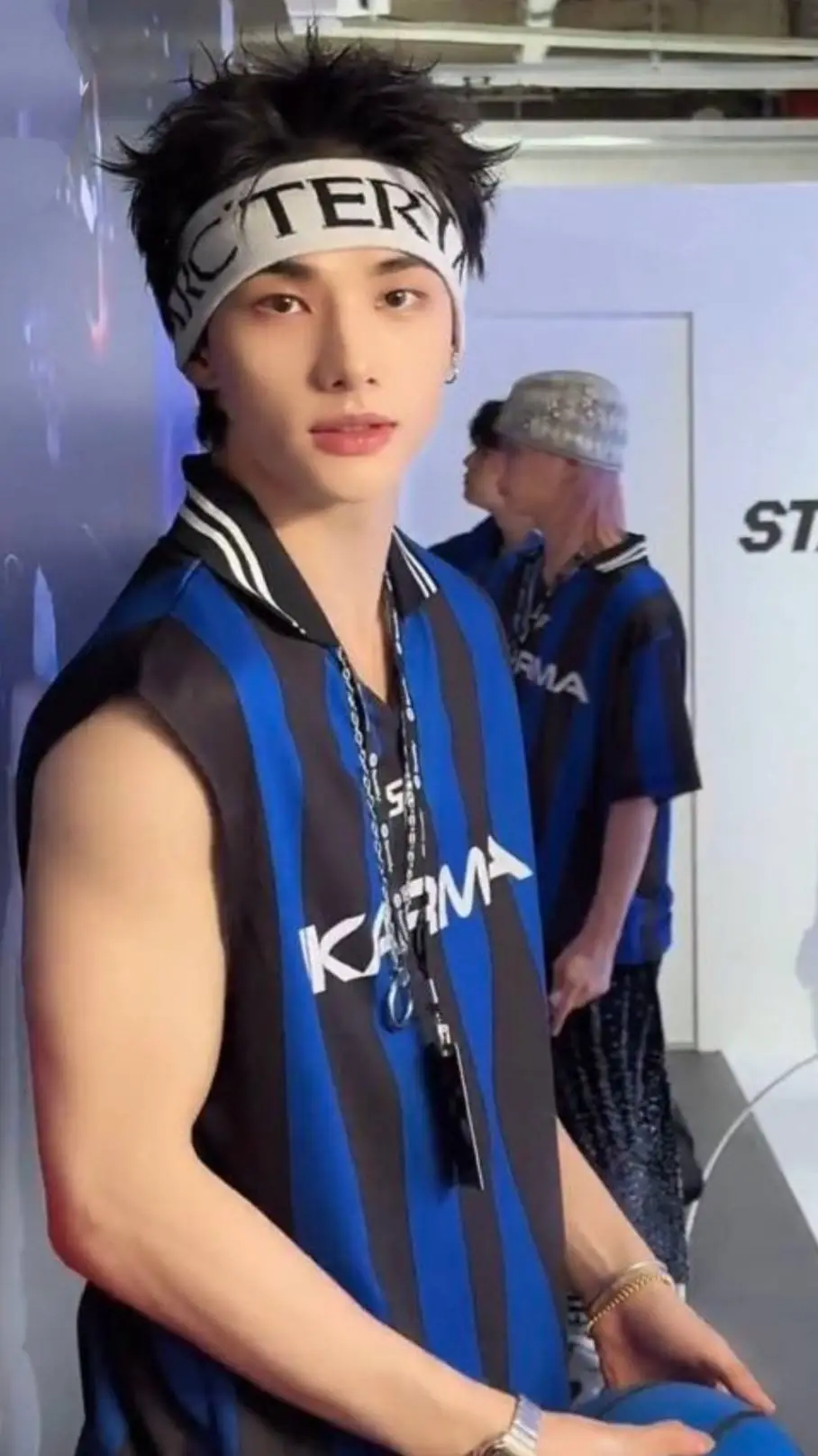 ai character: hwang hyunjin  background