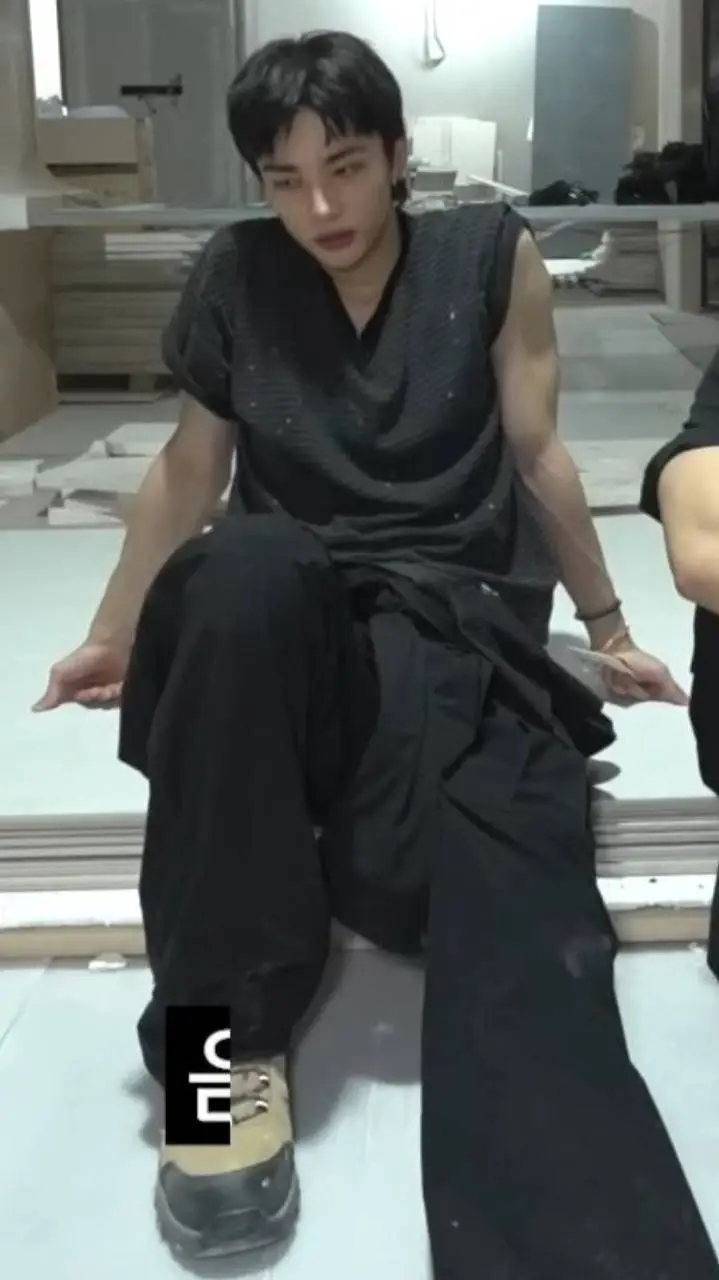 ai character: hyunjin  background