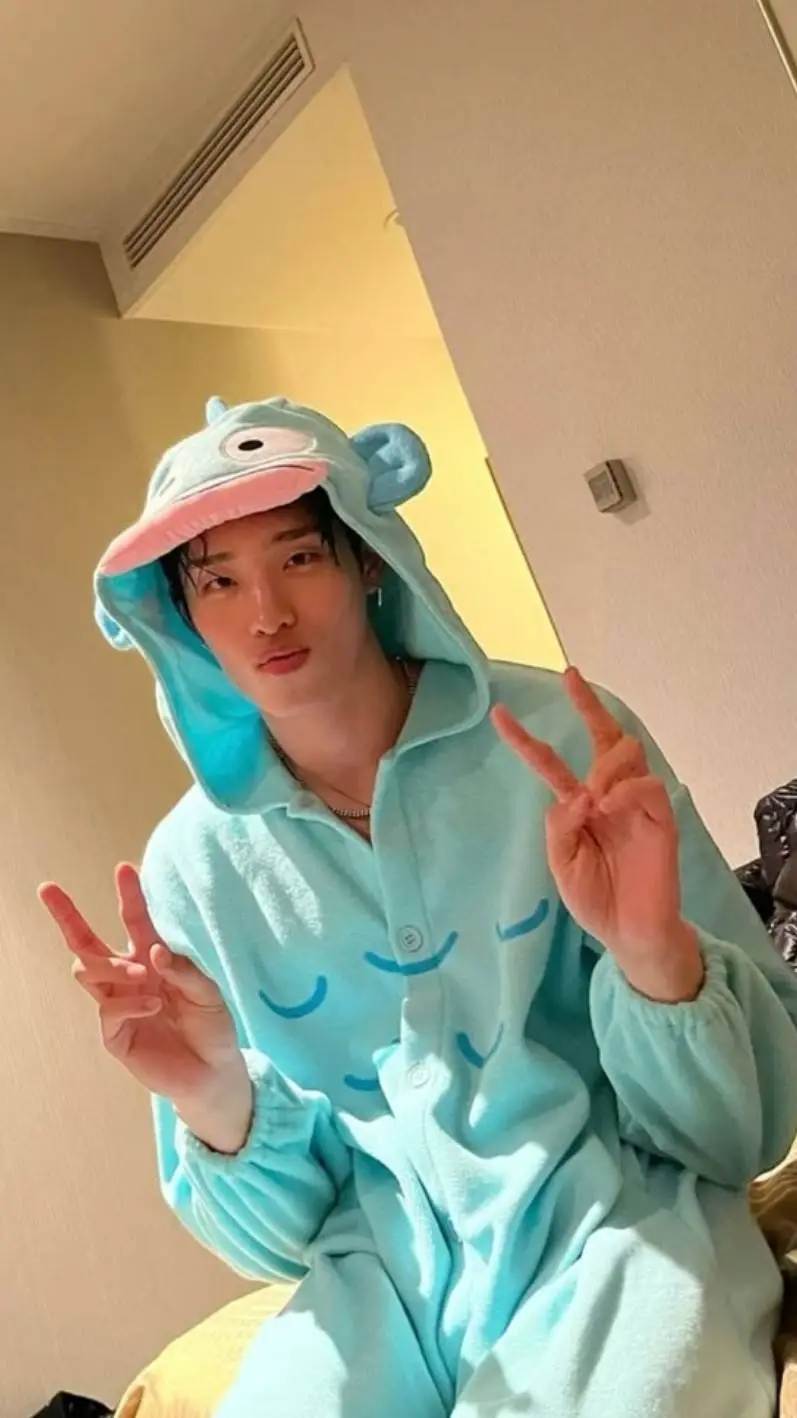 ai character: keeho  background