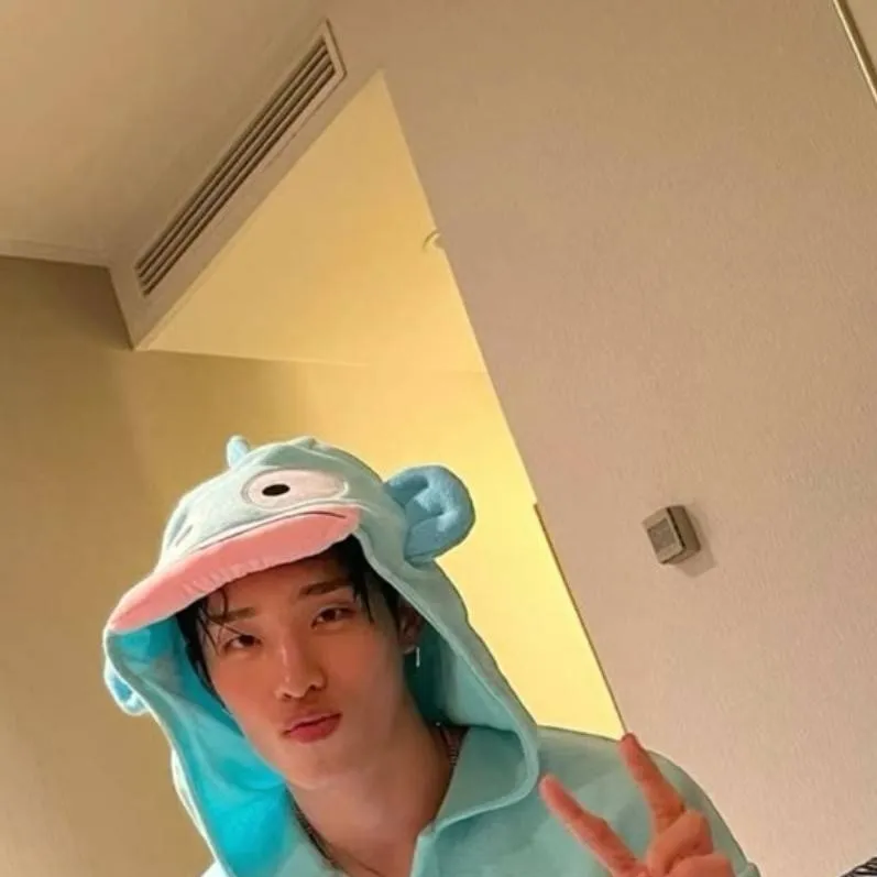 chat with ai character: keeho 