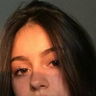 chat with ai character: Eloá 