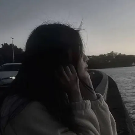 chat with ai character: Julia