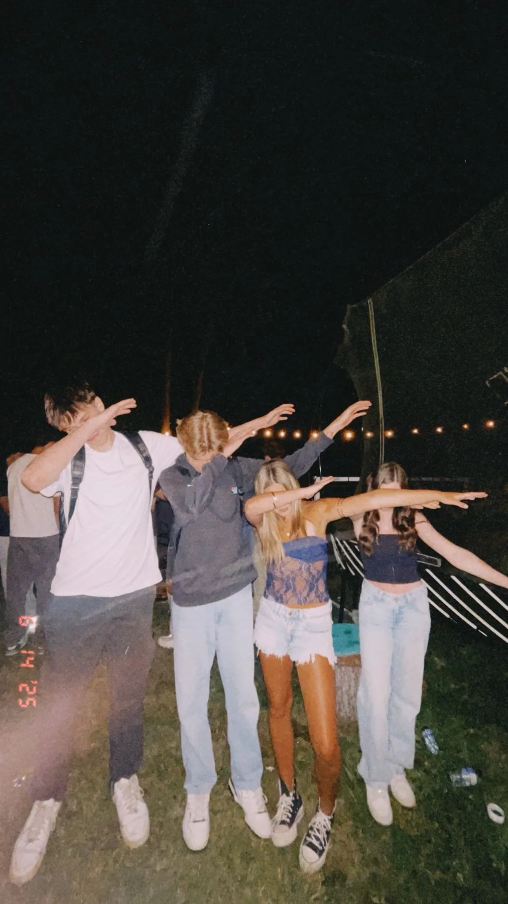 ai character: Friend groupppp background