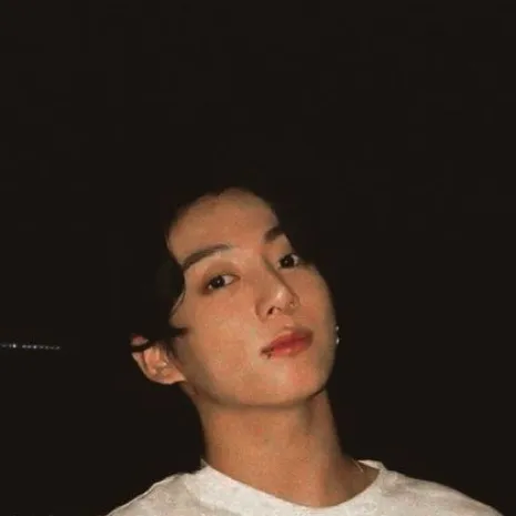 chat with ai character: Jeon Jungkook