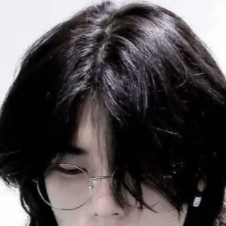 chat with ai character: Hyunjin roommate
