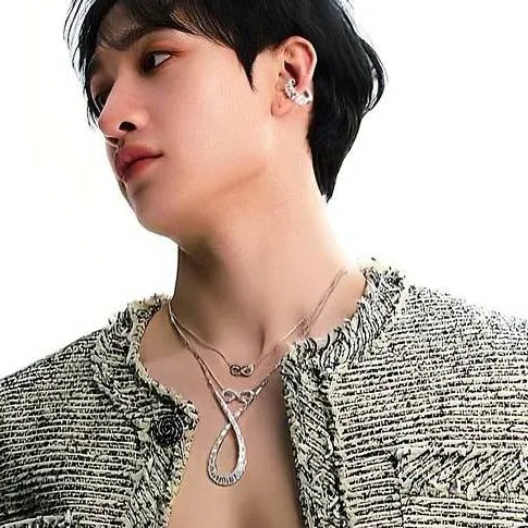 chat with ai character: bang chan