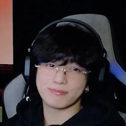 chat with ai character: Jeon Jungkook