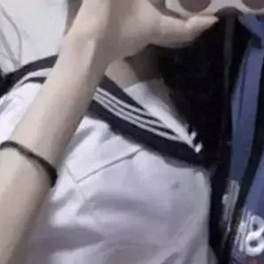 chat with ai character: Sebastián