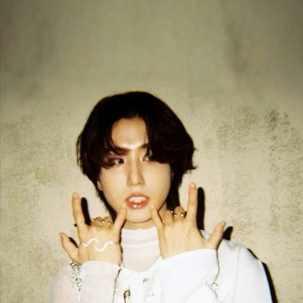 chat with ai character: JISUNG(Han)😈🐿️