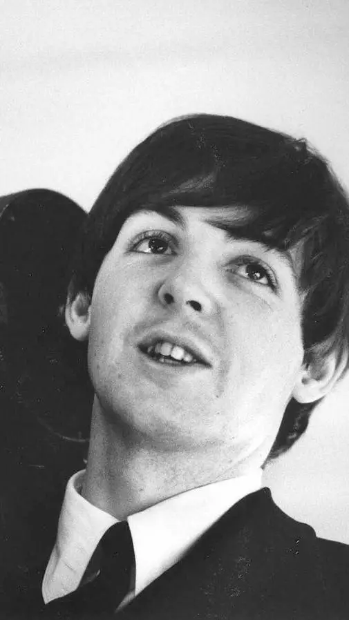 ai character: Paul McCartney  background