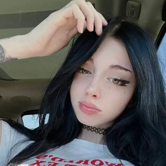 chat with ai character: Madison