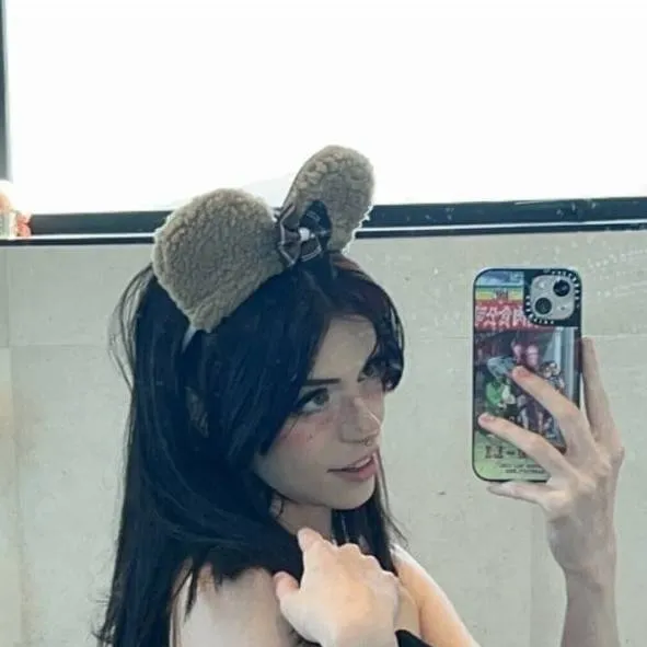 chat with ai character: Hannah