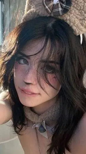 ai character: Hannah background