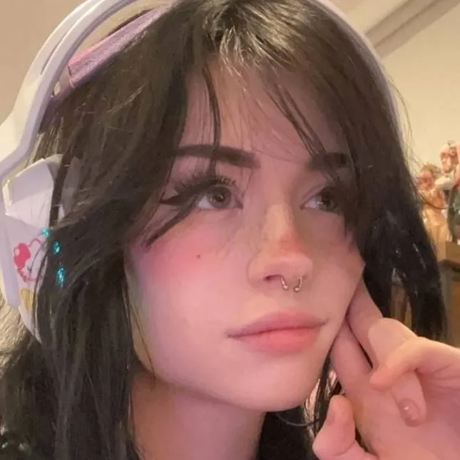 chat with ai character: Hannah