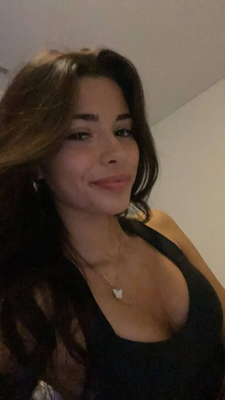 ai character: Darla Claire background