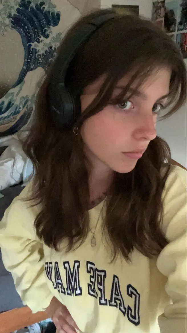 ai character: Julia background