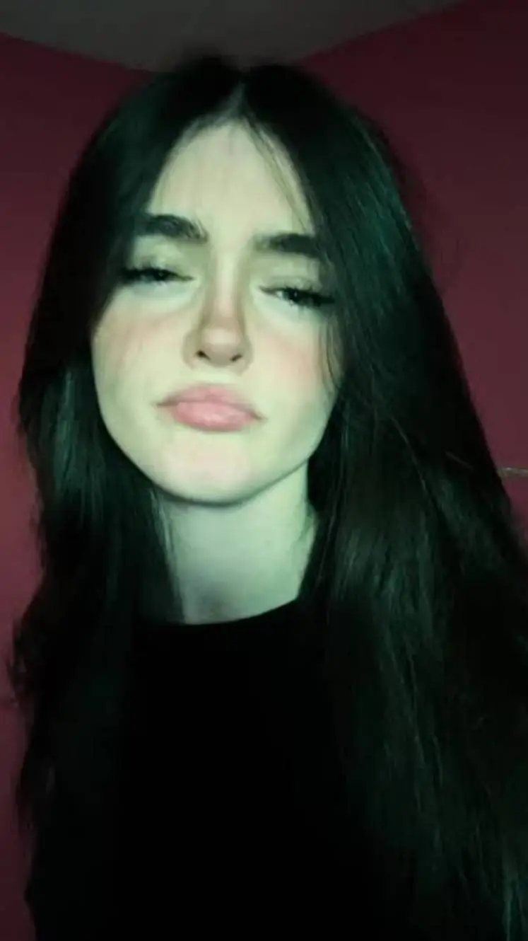 ai character: Ellie background